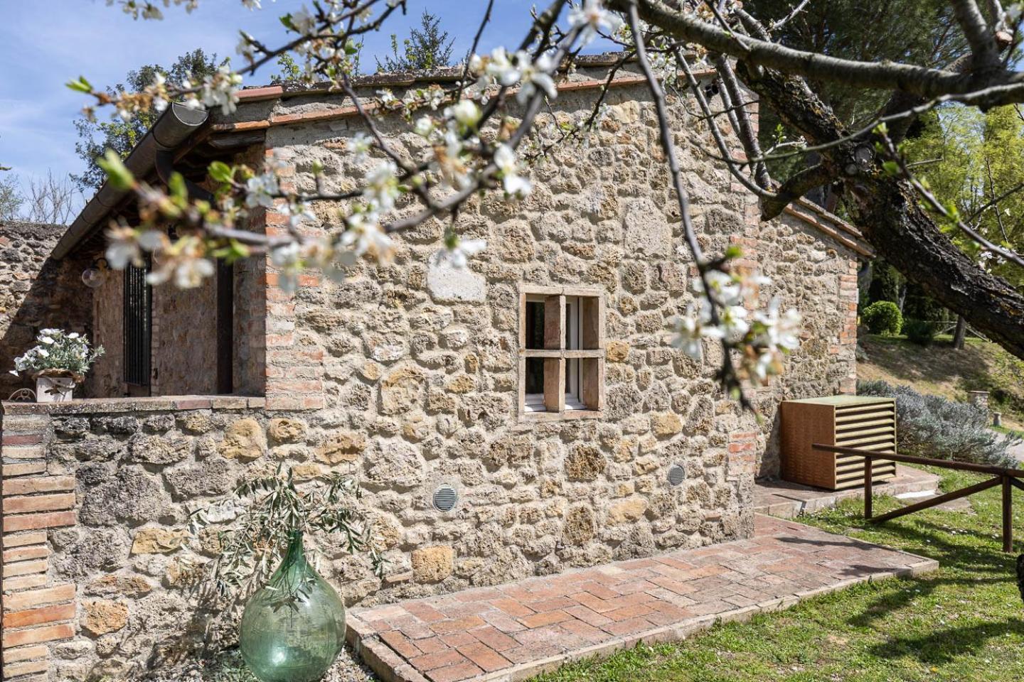 Relais Antico Borgo San Lorenzo ปอจจิบองซี ภายนอก รูปภาพ